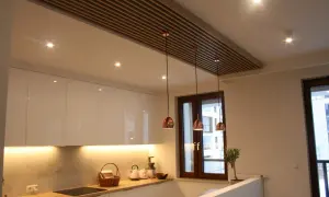 Jakie panele na sufit do kuchni? Wybierz najlepsze materiały i style