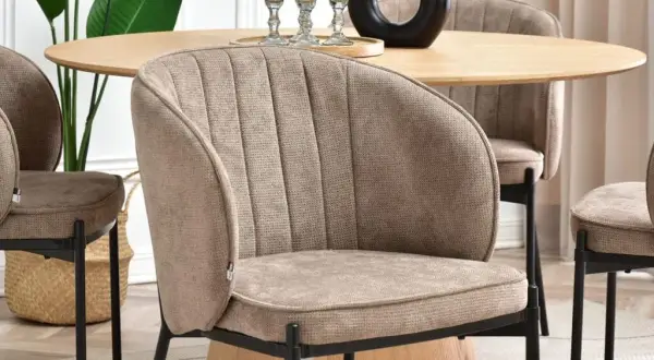 Jakie krzesła do salonu wybrać, aby uniknąć błędów w aranżacji?