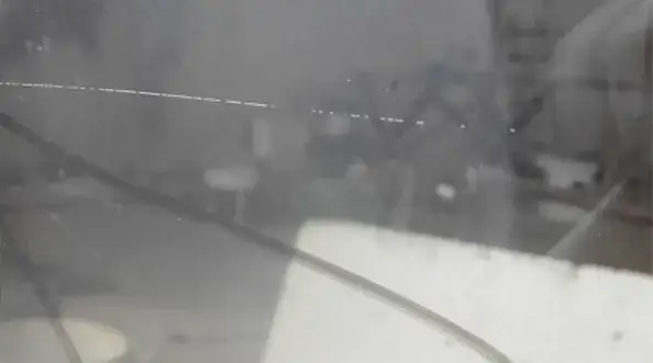 Zdjęcie Jak poradzić sobie z porysowaną szybą w oknie - skuteczne metody naprawy
